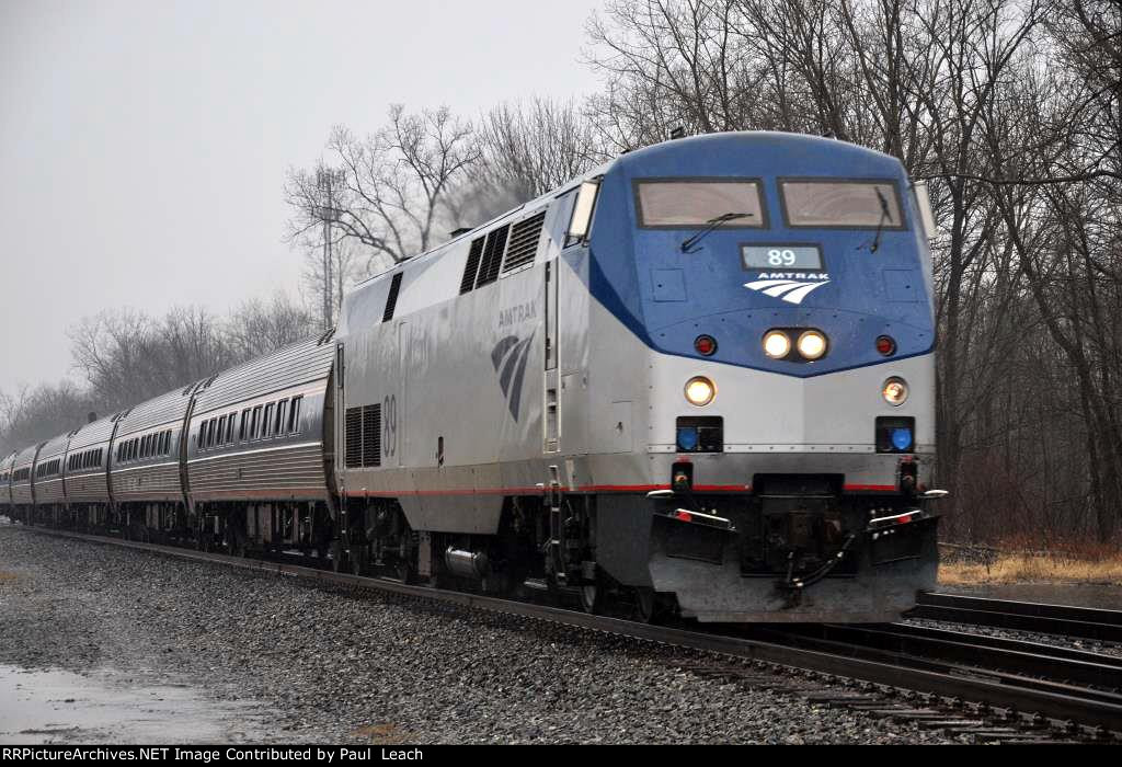 "Maple Leaf" rolls east at the junction